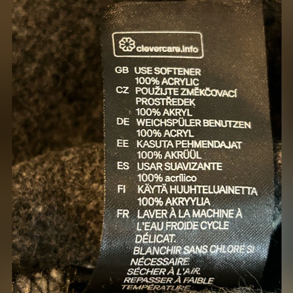 H&M Dark Gray Poncho with Fringe. One Size - Picture 7 of 7